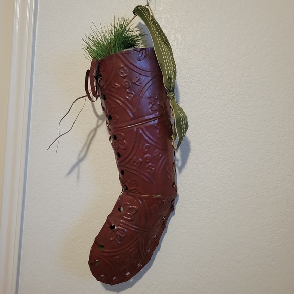 Metal Stocking Wall Pocket for Holiday Winter Primitive Decor Door Hanger - Picture 9 of 9